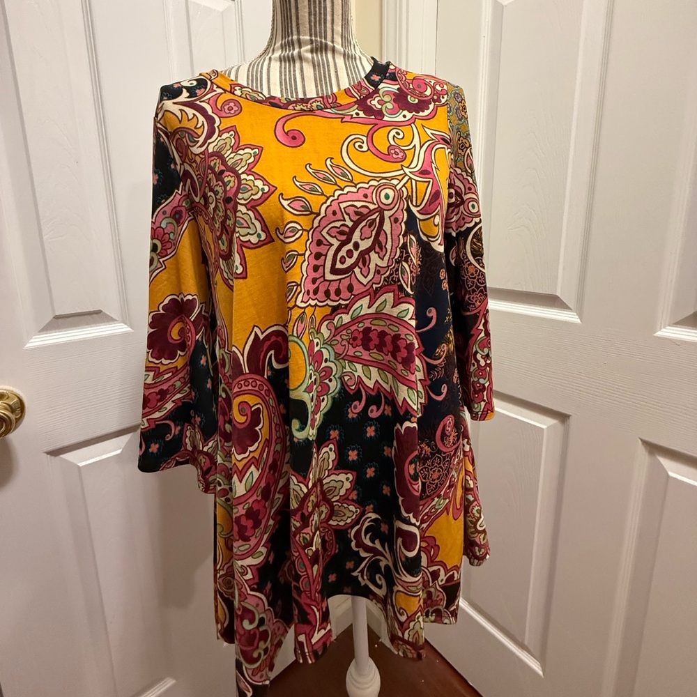 Jules and James Wrinkle Free Paisley Tunic Top
